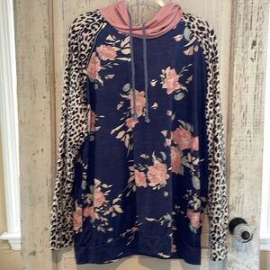 Floral/leopard print hoodie w/ zipper detail. Size 3X